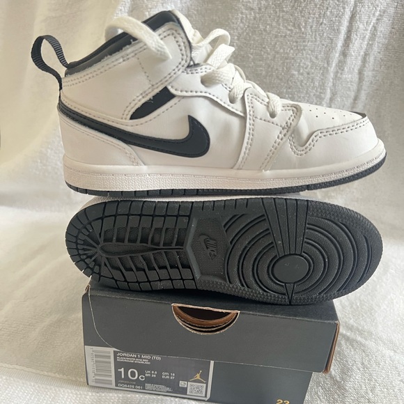 Jordan Kids White and Black Sneakers - Picture 3 of 4